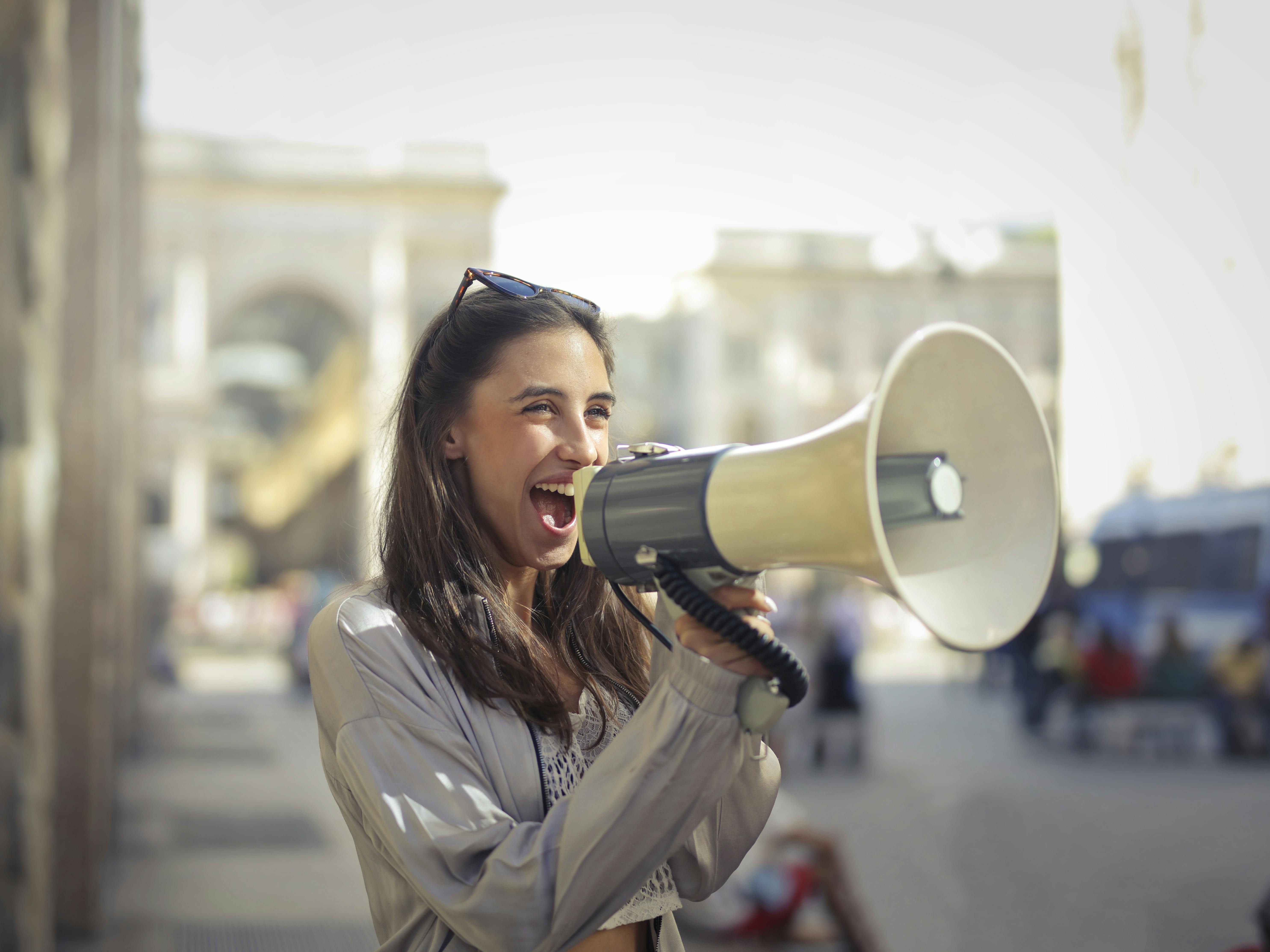 Dicas práticas para atrair clientes no dia das mães com redes sociais